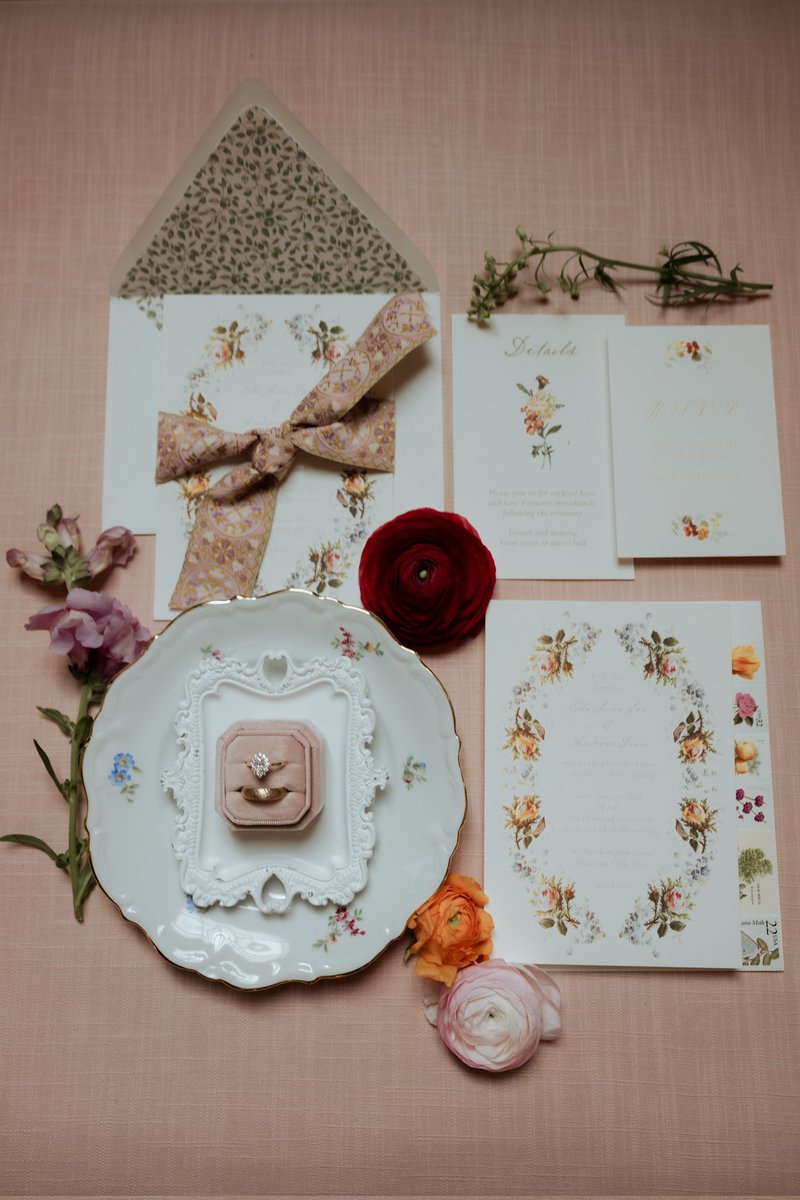 AllOutEvent's tweet image. Us? Obsessing over the details?? Always!😍✨️ Especially when they're as stunning as these🧡
.
(Tags from Insta)
Photographer: beccaphoto
Host: jennypearlphotography
Dress: reneeatelierbridal 
Model Couple: utah.couplemodel
Venue: thenorthamptonhouse 
Draping and lighting:…