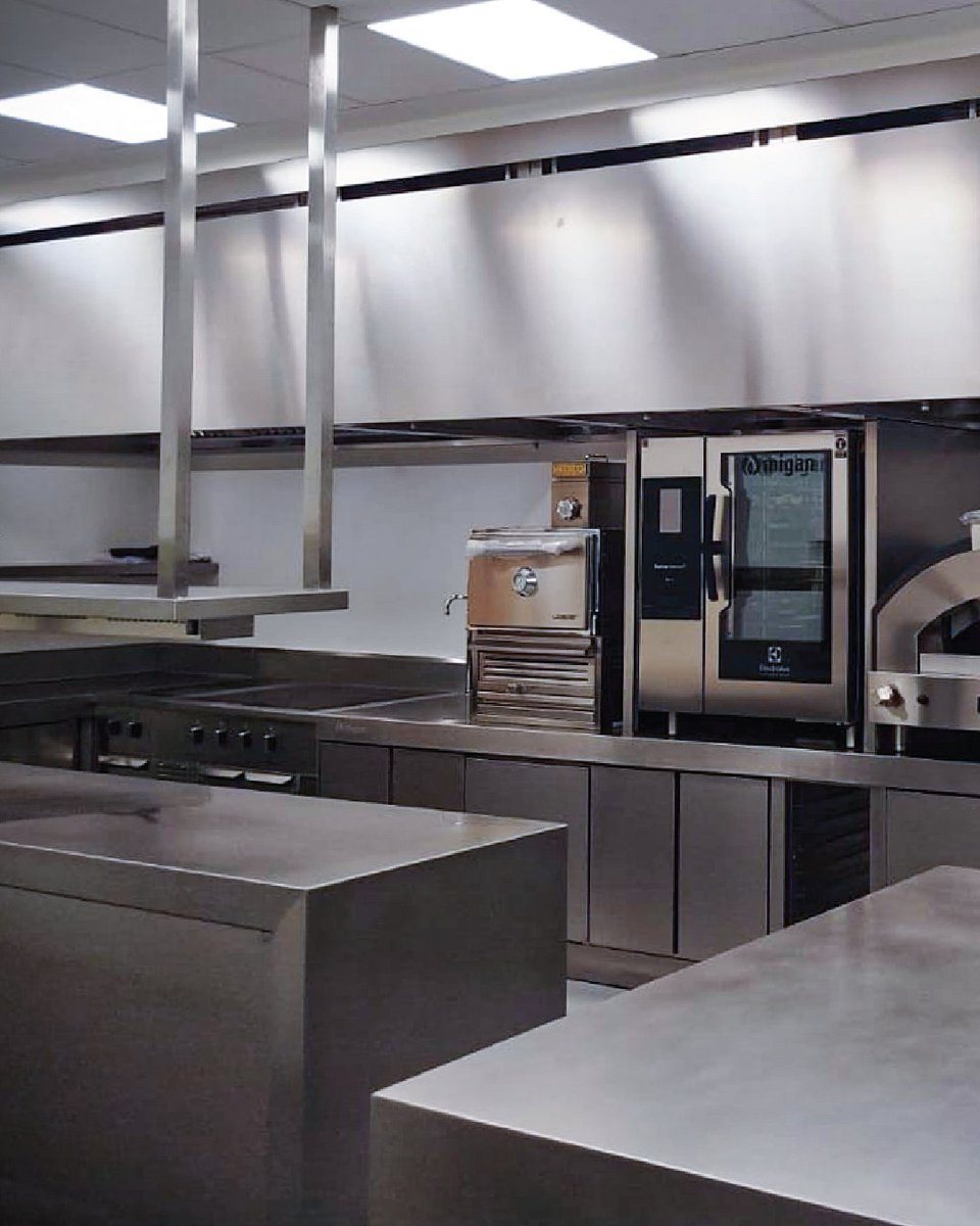 alfaforni_real's tweet photo. πͺπΈ New installation in Spain: Alfa Quick 2 Pizze. A compact, high-performance solution chosen by operators who value speed, reliability, and authentic Italian results.
#AlfaForniProfessional #Quick2Pizze #FoodserviceSolutions #MadeInItaly #KitchenPerformance https://t.co/SWSs3QylVW