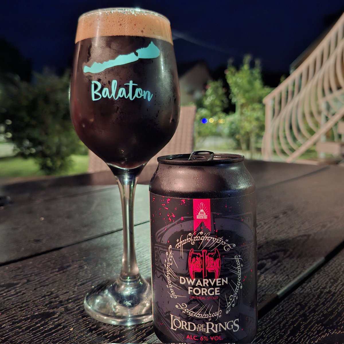 The dwarves delved too greedily and too deep". Nice oatmeal stout by Mad Scientist. They made a line of #Lotr beers, and this was my first. Honestly nice beer, but I thought it was more like a porter. Roast, salty chocolate, and a lot of body.

ABV 6%

#craftbeer #beer #cheers