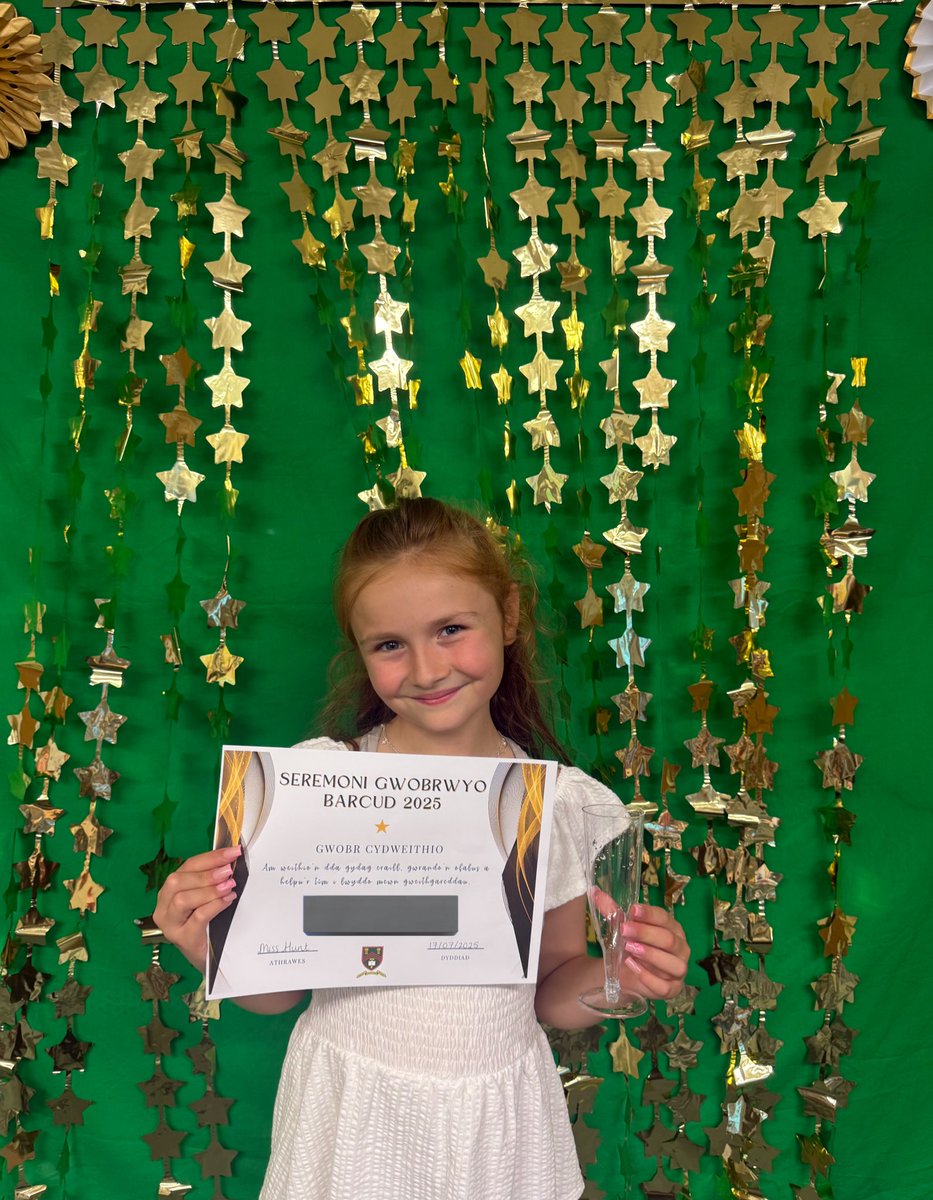 DosbarthBarcud's tweet photo. Gwobrau👏🏻⭐️

Awards👏🏻⭐️ @YsgolLlanhari https://t.co/nkOBPbSsod