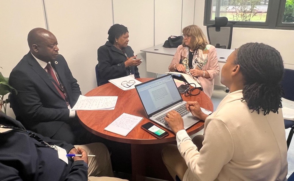 SchomakerAstrid's tweet image. It was a pleasure to exchange views with H.E. Evelyn Ndlovu, Minister of Environment, Climate and Wildlife of Zimbabwe, on their innovative finance initiatives, including carbon and biodiversity credit systems, and South-South Cooperation with other SADC countries.
#AMCEN20
