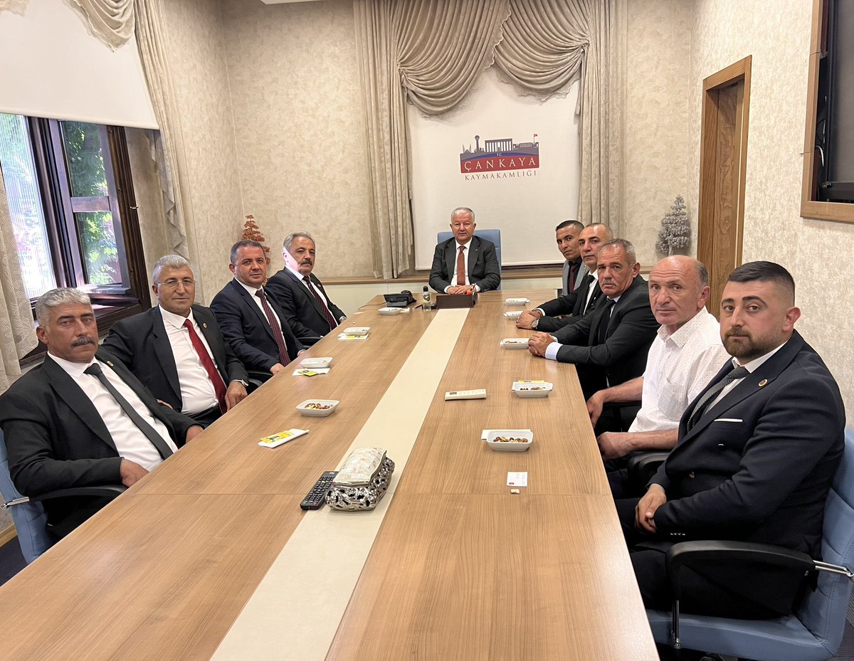 MEMLEKET HAVASI
Niğde Muhtarlar Derneği Başkanımız Bahtiyar Yamaner’i ve derneğimize üye bir kısım köy ve merkez mahalle muhtarlarımızı misafir ettik.Memleket havası getiren kıymetli başkanımıza ve muhtarlarımızı çok teşekkür ediyorum,Allah onlardan razı olsun…