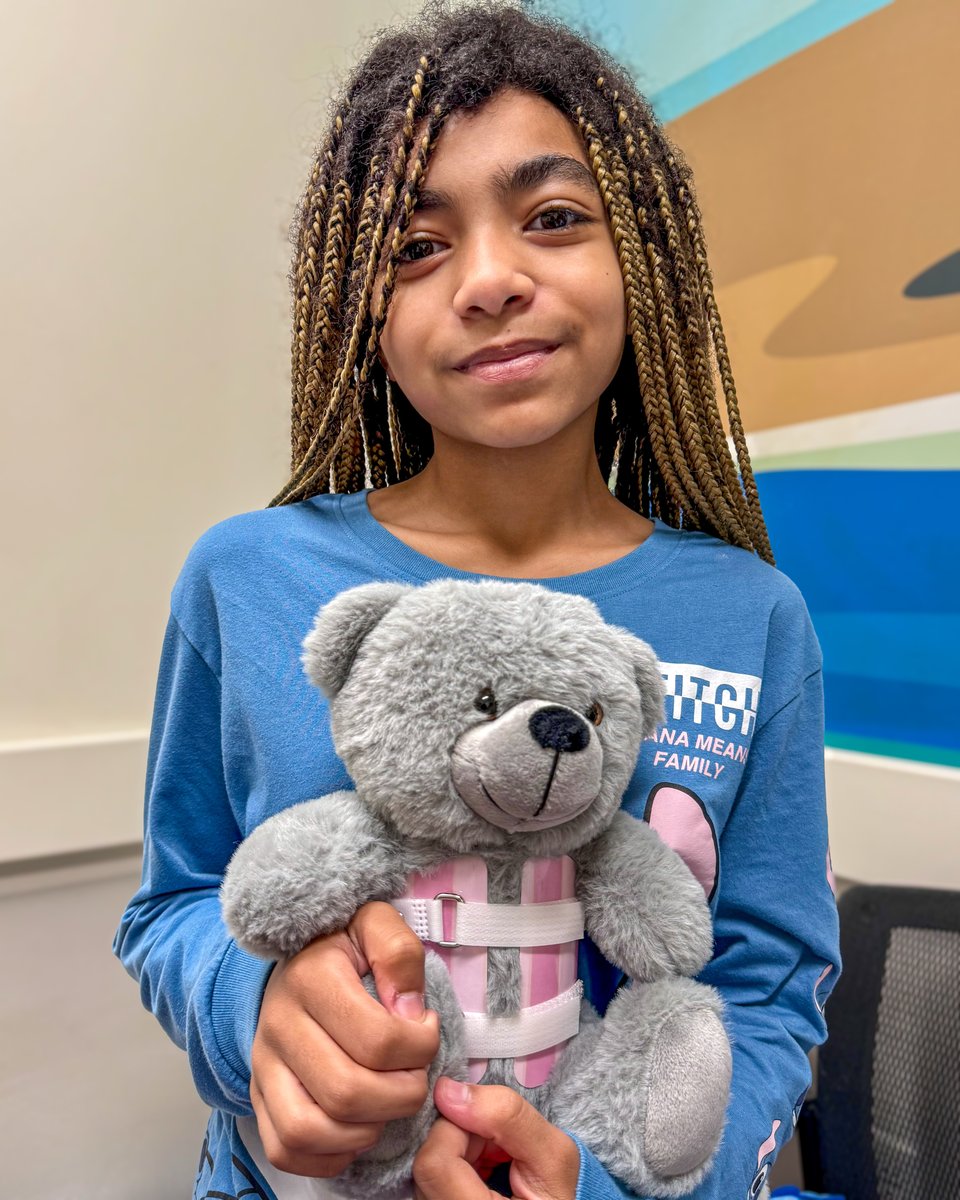 ShrinersLex's tweet image. Violet just got her first TLSO—and a new friend to match 🐻✨
Her Higgy Bear wears a brace just like hers, offering a little extra comfort and a whole lot of encouragement.