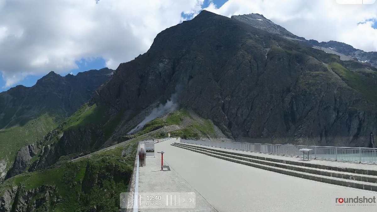 subfossilguy's tweet image. On 12th July, a 5,000 m3 rockslide occurred near Grande Dixence dam in Valais! 🪨🌊
rts.ch/info/regions/v…
The press release from the local authority from yesterday states continuing instability and that the area is still closed! 🚫
heremence.ch/data/documents…