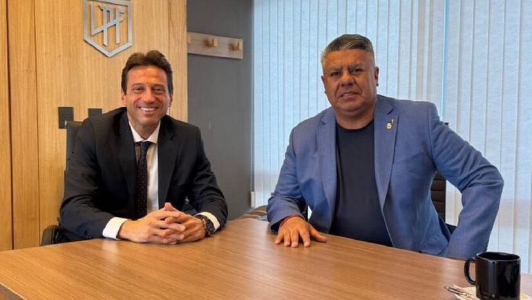 AgustinMuzzu's tweet image. 💣La AFA amenaza a San Lorenzo con sanciones severas por seguir con el juzgamiento de Moretti. ¿El clú no era de los socios? ¿Tapia es quién decide si lo echamos? Una vez me demandó por decir que la AFA era una dictadura, me ¿cómo se titula esto? TENDREMOS QUE MARCHAR A VIAMONTE