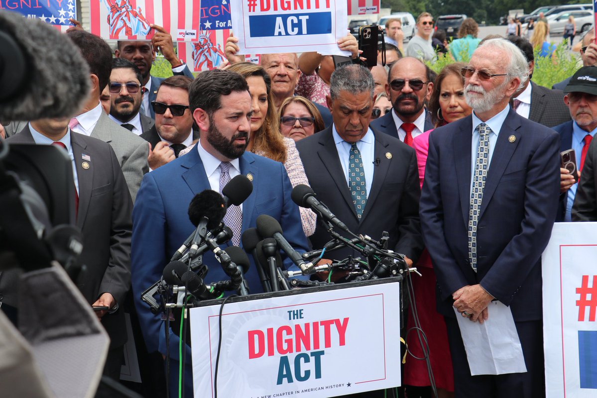 RepMikeLawler's tweet image. Extremely glad to partner with bipartisan colleagues in introducing the updated DIGNITY Act of 2025. As President Reagan said, America is a shining city on a hill for those seeking a better life. Our bill clears visa backlogs, supports ag workers, and boosts high-skilled…