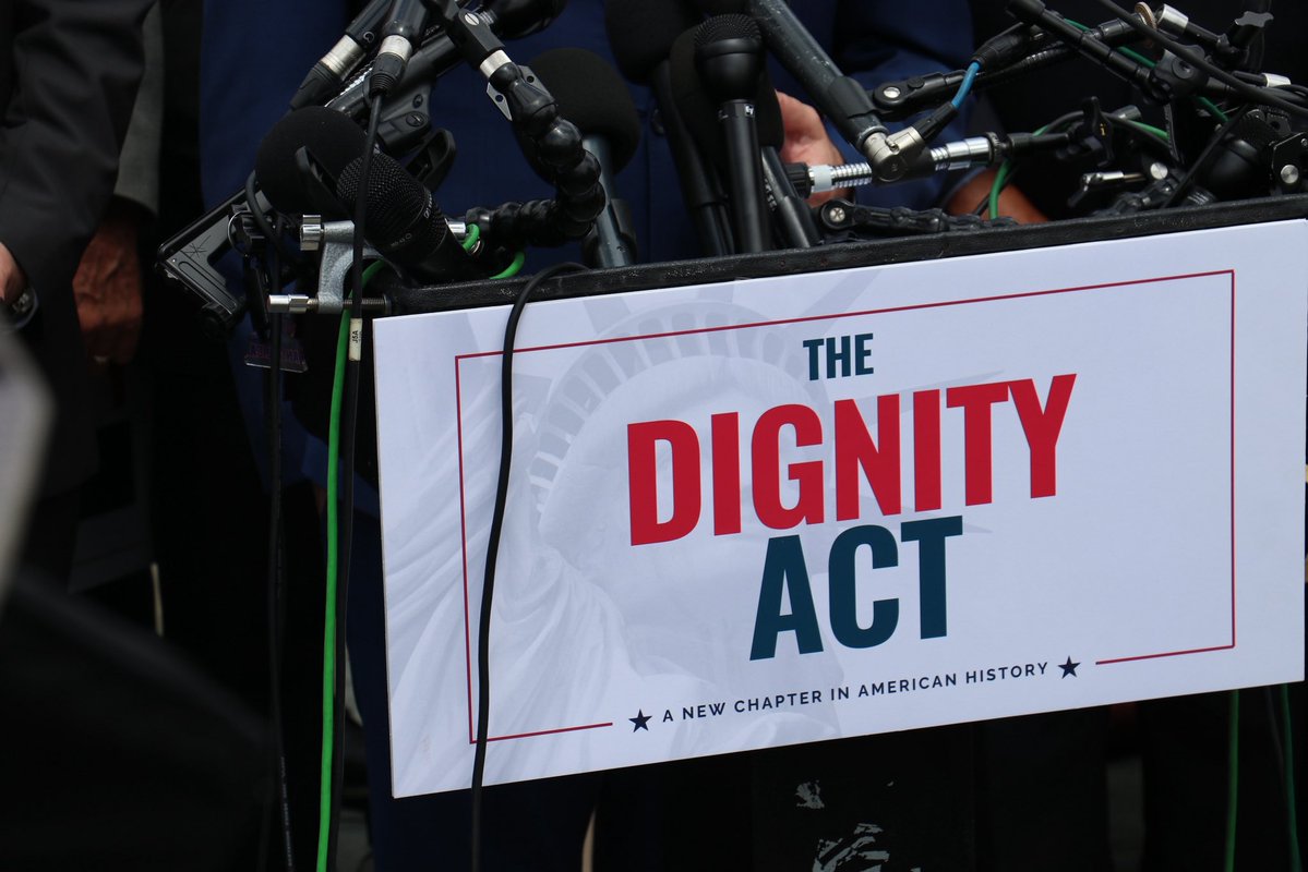 RepMikeLawler's tweet image. Extremely glad to partner with bipartisan colleagues in introducing the updated DIGNITY Act of 2025. As President Reagan said, America is a shining city on a hill for those seeking a better life. Our bill clears visa backlogs, supports ag workers, and boosts high-skilled…