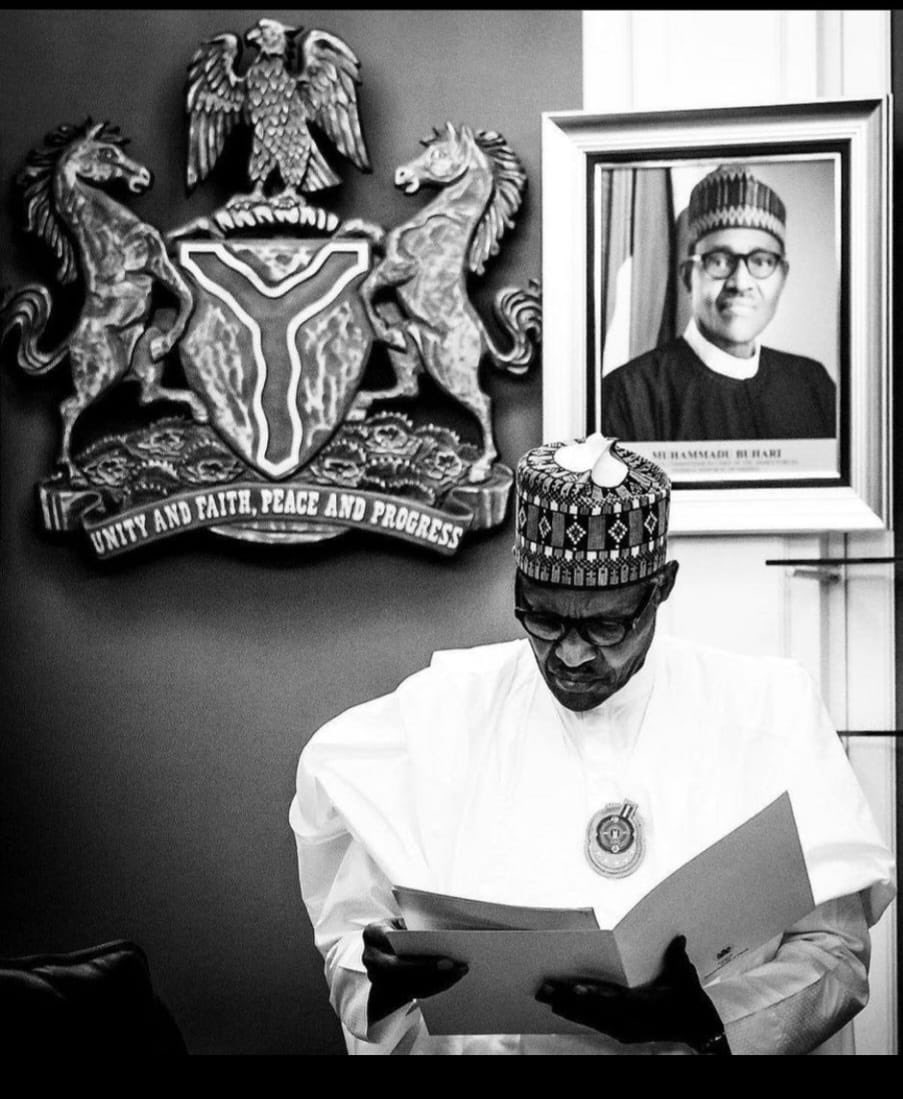 TheTope_Ajayi's tweet image. The Spartan’s Limit
A 1993 preface to Muhammadu Buhari’s cover interview
By Dapo Olorunyomi
One sunny afternoon in 1953, first year pupils of Katsina Middle School were sweating it out in an arithmetic class. Mallam Baraya Gombe, the teacher who doubles as headmaster, was…