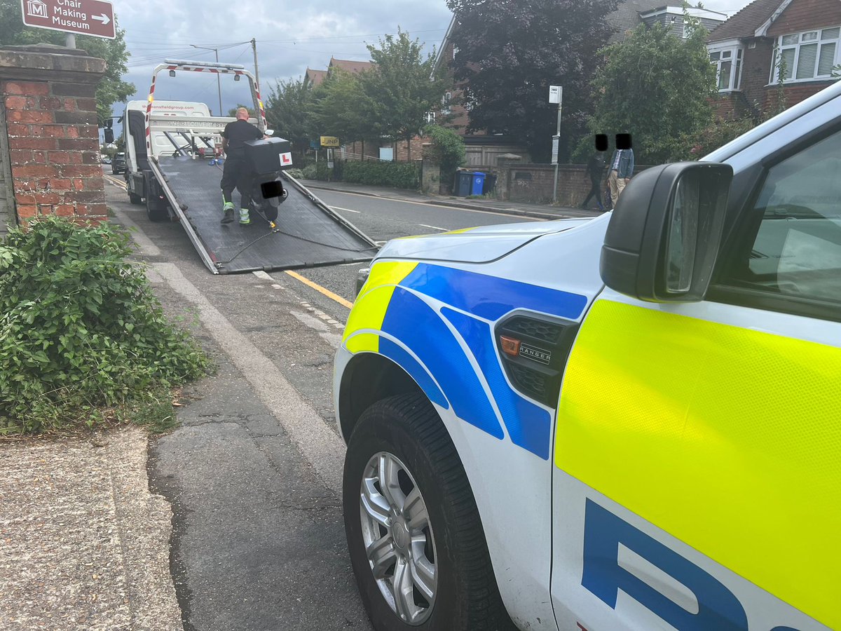 🚨 Great job by PC's Dollery &amp; Fabian-Hunt in High Wycombe! A scooter stop led to an arrest for overstaying &amp; being uninsured. Male taken to custody for further investigation. 👮‍♂️ #NotOnOurPatch #TVPrural