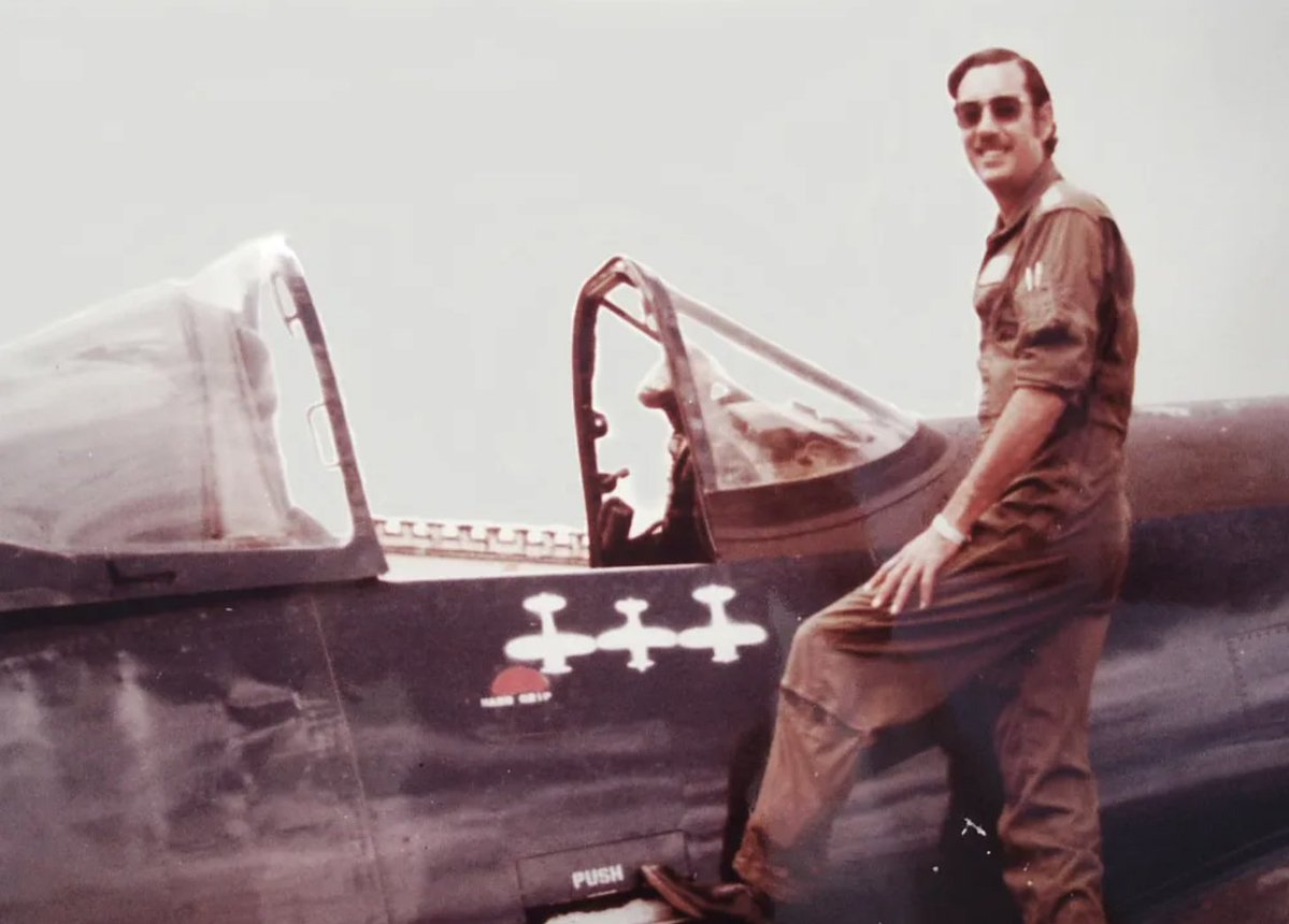 #OTD in 1969, a Honduran Corsair shot down two Salvadoran Corsairs and a Mustang during the "Football War". It was the last dogfight between piston engine fighters. The U.S. Navy had retired the F4U Corsair in 1953. The Honduran Air Force continued to fly the F4U until 1979.
