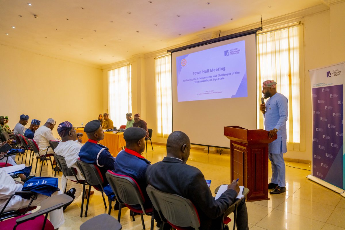 Adebo_ogund's tweet image. We made democracy real as the Oyo State House of Assembly hosted a vibrant Town Hall Meeting today in Ibadan, bringing together citizens, stakeholders, and partners for a collectiv reflection on the achievements and challenges of the 10th Assembly.
It was more than a ceremonial…