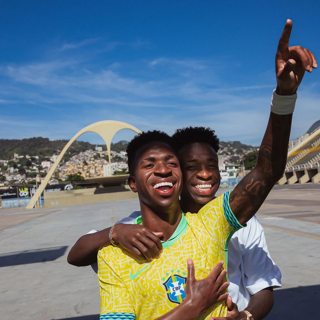 😅 Vinicius JR con... ¡Vinicius JR!

Vía: 'vinijr (Instagram)