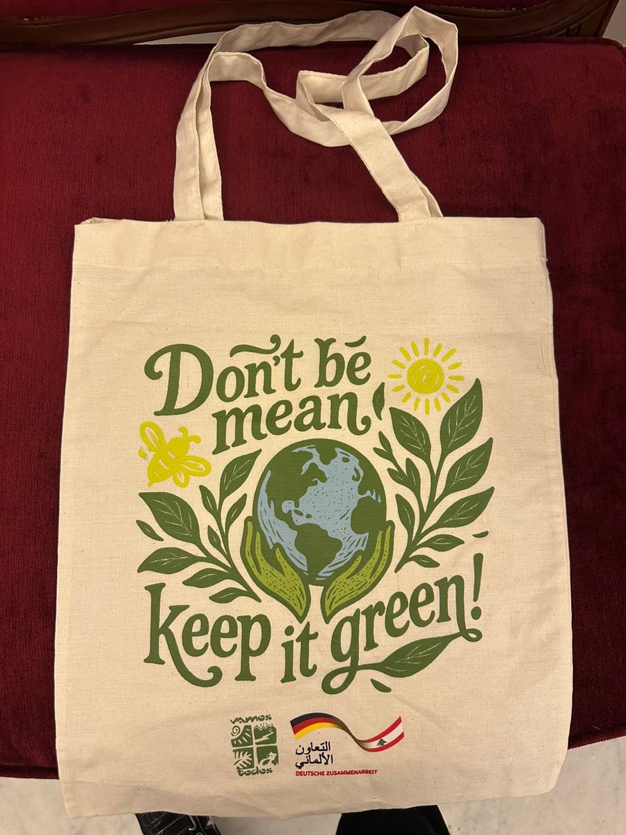 GermanEmbBeirut's tweet image. التّعّلم بالممارسة🌿
انضمّ سكان محليّون إلى @VamostodosLeb في ورشةِ عمليّة شملت تنظيف الغابة، ومهارات التّسميد العضوي، كما وتوطيد الرّوابط الاجتماعيّة بجوار نار المخيم الدّافئة. 
ما القادم؟  معالجة مشكلة البلاستيك واستكشاف مسار بيئي إرشادي لتعزيز العادات الخضراء الصّديقة للبيئة🌍