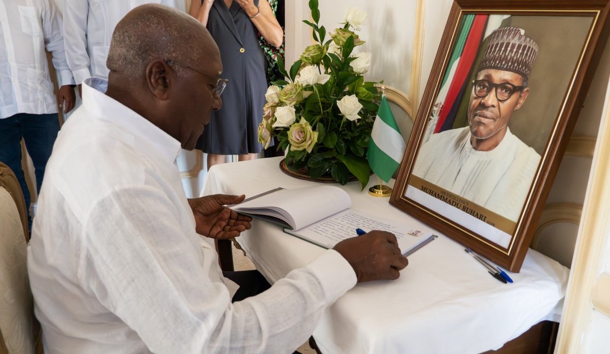 SalvadorVM (@salvadorvaldesm) on Twitter photo Acudí a la Embajada de #Nigeria para firmar,en nombre del gobierno y pueblo cubanos,el libro de condolencias con motivo del fallecimiento del expresidente Muhammadu Buhari, amigo de #Cuba.
<a href="/CubaMINREX/">Cancillería de Cuba</a>
<a href="/DiazCanelB/">Miguel Díaz-Canel Bermúdez</a>
<a href="/JorgeLuisTapiaF/">Jorge Luis Tapia Fonseca</a>
<a href="/PartidoPCC/">Partido Comunista de Cuba</a>
<a href="/PresidenciaCuba/">Presidencia Cuba 🇨🇺</a> Acudí a la Embajada de #Nigeria para firmar,en nombre del gobierno y pueblo cubanos,el libro de condolencias con motivo del fallecimiento del expresidente Muhammadu Buhari, amigo de #Cuba.
<a href="/CubaMINREX/">Cancillería de Cuba</a>
<a href="/DiazCanelB/">Miguel Díaz-Canel Bermúdez</a>
<a href="/JorgeLuisTapiaF/">Jorge Luis Tapia Fonseca</a>
<a href="/PartidoPCC/">Partido Comunista de Cuba</a>
<a href="/PresidenciaCuba/">Presidencia Cuba 🇨🇺</a>