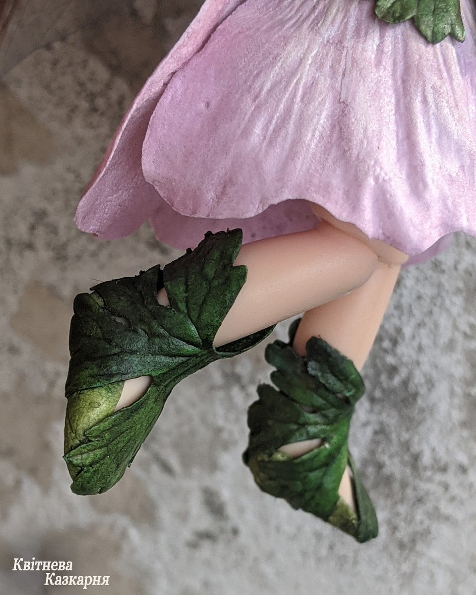 KvitnevaKazka's tweet photo. Faerie shoes + a spoiler for a new fae.
#Fairy #dollfashiondesigner #dollcollector #doll #dollfashion #dollstyle #dollfashionstyle #dollfashiondesigner #dollclothes #Dollshoes 
https://t.co/eoc4vPmHde https://t.co/4iu9PAKtJR
