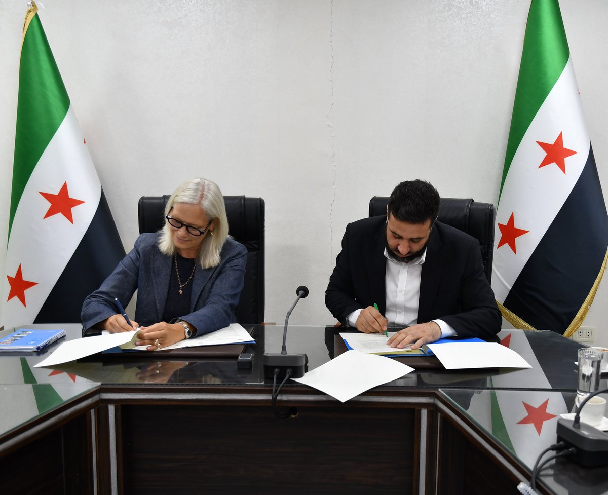 WFP_Syria's tweet image. Today, @WFP & Syria’s Ministry of Economy & Industry signed a Strategic Agreement to strengthen the food value chain in #Syria. The first priority: investing in the bread value chain.
Together, we’re supporting food security and creating livelihood opportunities for all Syrians.