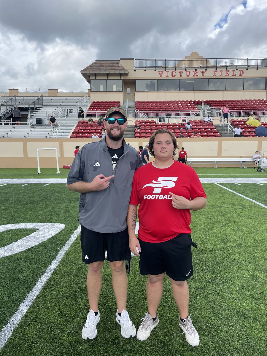 50sackzzzz's tweet photo. Had an amazing time at SEU prospect camp got some great work in🔥🔥🔥
@CoachHeldreth @coachTDodd @SEUFireFootball @FireAthletics https://t.co/fRDtUj6lGc
