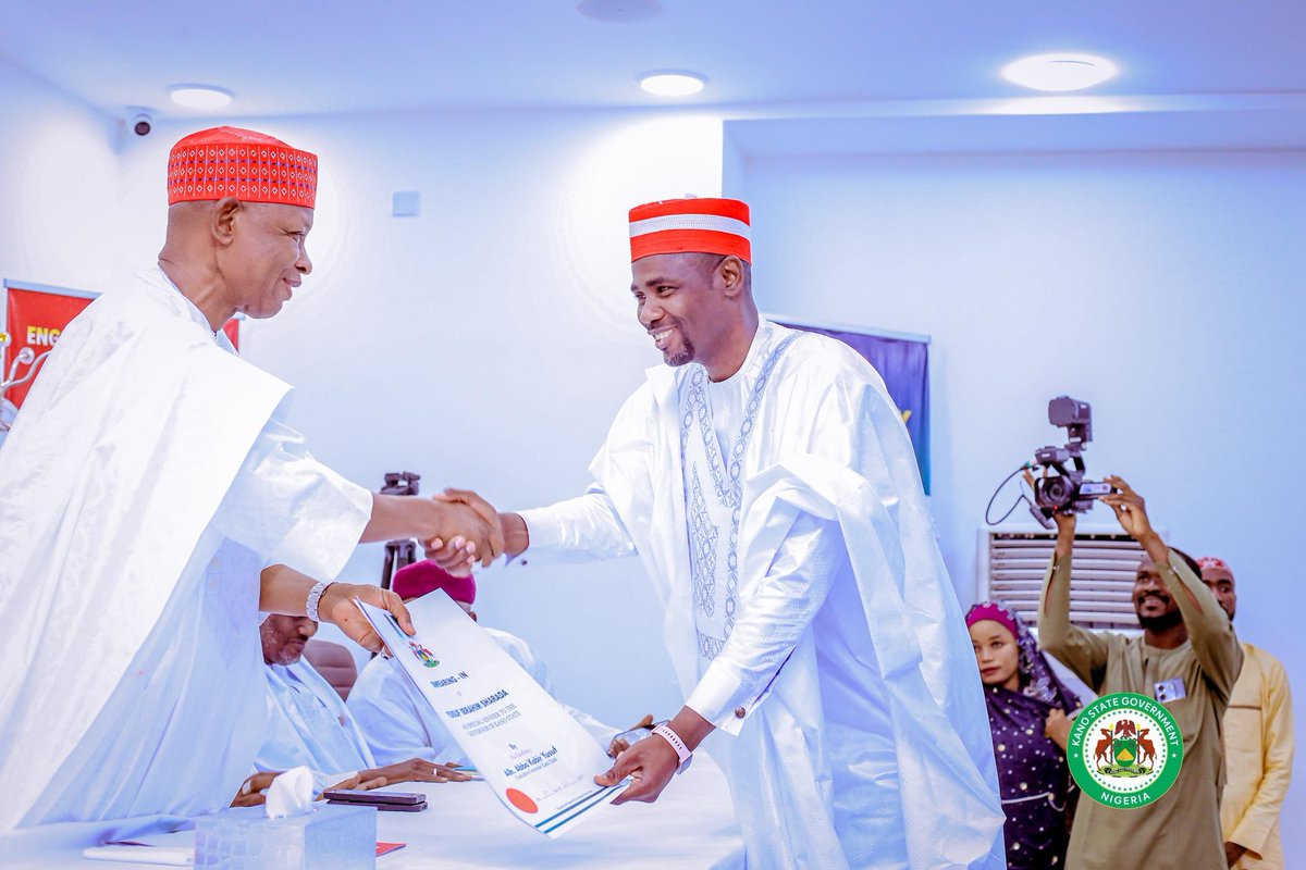 Yusuf Sharada🔴 (@sharada_yusuf) on Twitter photo Earlier today I was sworn in as Special Adviser on Digital Economy to Governor of Kano State His Excellency <a href="/Kyusufabba/">Abba Kabir Yusuf</a> . Earlier today I was sworn in as Special Adviser on Digital Economy to Governor of Kano State His Excellency <a href="/Kyusufabba/">Abba Kabir Yusuf</a> .
