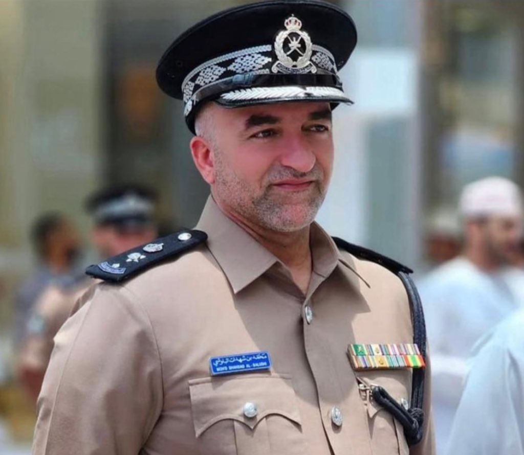 العزيز المـقدم محـمد البلوشي ضابـط مركز شرطة #صلالة كان مثالًا للمسؤول المتواضع الخدوم #شكراً لما قدّمته من جهد وإخلاص في ظفار وحفظك الله أينما حللت.