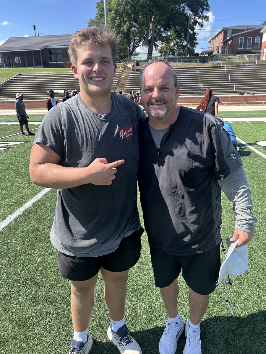 big_luke77's tweet image. I had a great time watching @HolmesccFB practice this week! Thank you @CoachJones_75 for the invite! @CoachWood_HCC @CoachDDuggan @shayhodge3 @JARaiderFB @warren_rowan @InTheTrenches22