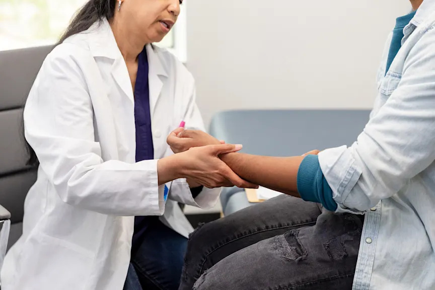NMNeurology's tweet image. In this article featuring Allan D. Wu, MD, learn how finding #CogwheelRigity in a patient can lead to a diagnosis of #ParkinsonsDisease. Read now:
healthcentral.com/condition/park…