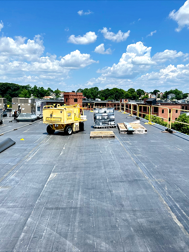 TectaAmericaNE's tweet photo. The Eagle Cornice team reroofed the four-story Eagle Lofts condo building in #Providence, RI. Eagle's team installed 12,500 SF of @JohnsManville 60 mil reinforced EPDM and is a fully adhered system. #TrustTecta #roofing https://t.co/hYQFxT71ck
