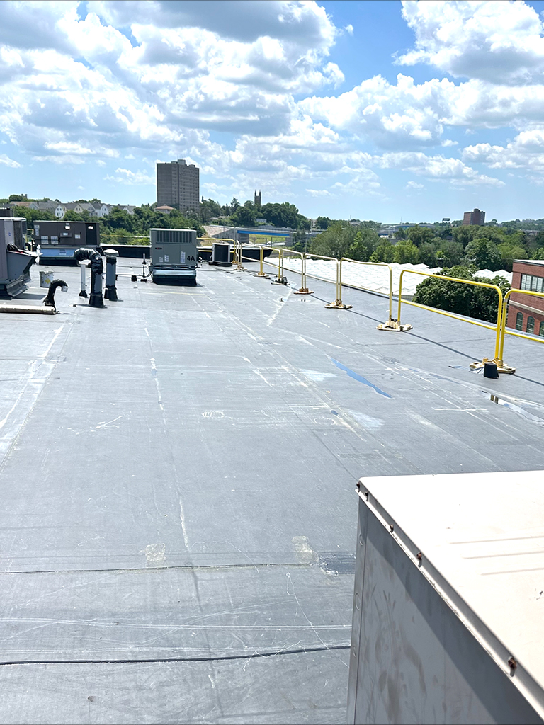 TectaAmericaNE's tweet photo. The Eagle Cornice team reroofed the four-story Eagle Lofts condo building in #Providence, RI. Eagle's team installed 12,500 SF of @JohnsManville 60 mil reinforced EPDM and is a fully adhered system. #TrustTecta #roofing https://t.co/hYQFxT71ck