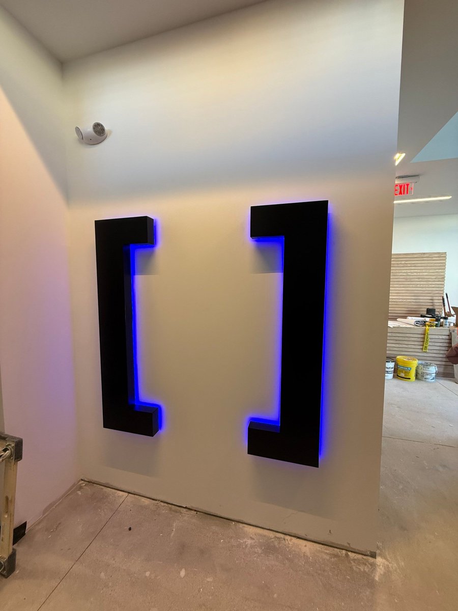 metrosignsal's tweet image. 🏋🏽 SolidCore in Birmingham needed signage that matched their modern minimalist aesthetic. By partnering with Southeast Sign Co. we branded this location with promotional window vinyl, wall signs, blade signs, and more!

#ModernSignage #WindowVinyl #WallSigns #BrandingSolutions