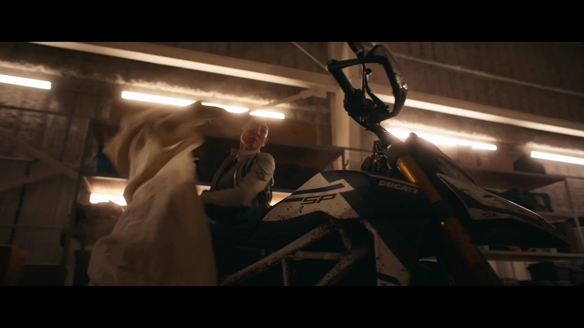 imPatrickT's tweet image. Cinematography by Jeff Cronenweth… score by NIN… Jared Leto… if you squint hard enough, you can pretend this is what Fincher might’ve made if he never discovered Netflix.