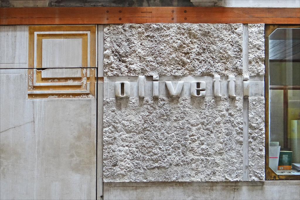 Vivere la Piazza al tramonto, tra architettura, design e nuove visioni: le Sere FAI d’Estate al Negozio Olivetti.
18, 25 luglio - 8 e 29 agosto
Prenotazioni: fainegoziolivetti@fondoambiente.it
Ph. Jean-Pierre Dalbéra