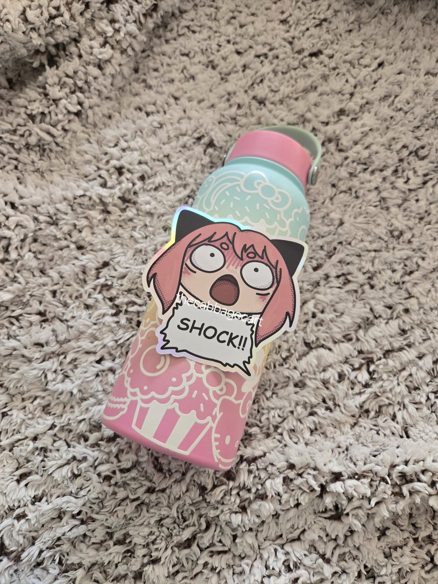 thecabbagecart's tweet image. Made giant holographic stickers for my car and forgot people like putting stickers elsewhere also
So uhhhhhh
Heres my spyxfamily anya sticker on my water bottle lol