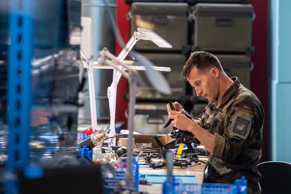 CEMAT_FR's tweet image. L’@armeedeterre agit tous les jours.
Les régiments innovent tous les jours.
Cet état d’esprit pionnier renforce notre capacité opérationnelle et nous prépare aux guerres de demain.