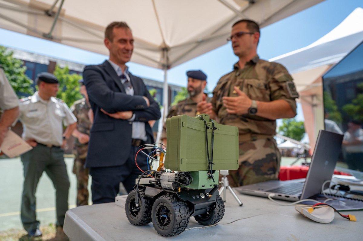 CEMAT_FR's tweet image. L’@armeedeterre agit tous les jours.
Les régiments innovent tous les jours.
Cet état d’esprit pionnier renforce notre capacité opérationnelle et nous prépare aux guerres de demain.