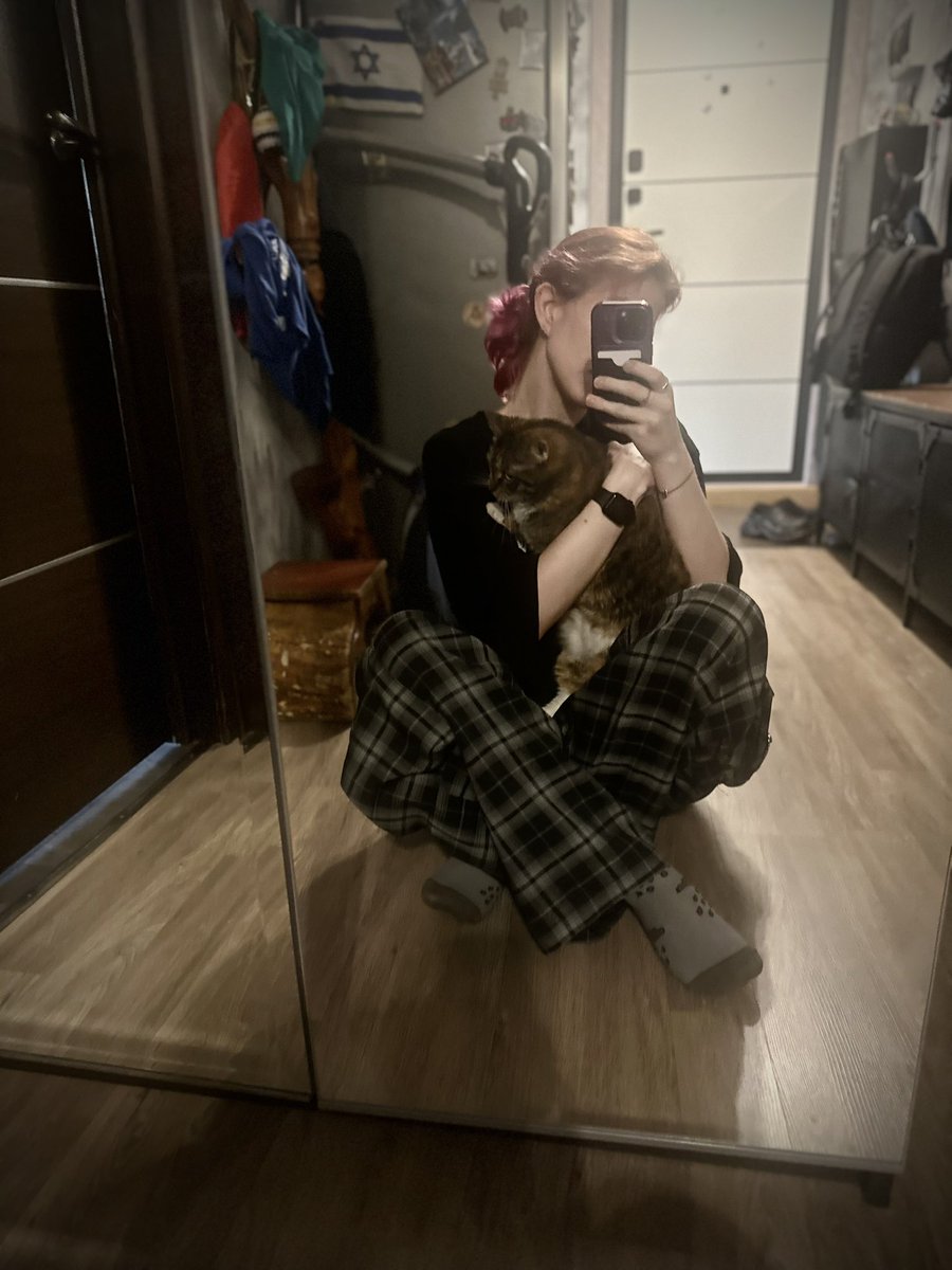 Soul__link's tweet photo. когда-нибудь я заведу себе сорок кошек, но пока уже несколько лет я являюсь кошачьей матерью по вызову на время отсутствия хозяев…) https://t.co/H4Bk01LuvM