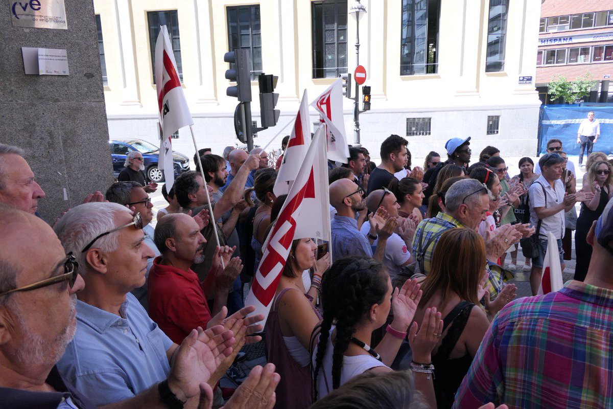 FSSCCOOCYL's tweet image. Nos concentramos en Castilla y León para decir basta al odio
‼️ Frente al racismo y la xenofobia vivida en Torre Pacheco, pasamos de la indignación a la acción
🗣️ "No nos vamos a quedar de brazos cruzados", Ana Fernández, CCOO CyL.
✊🏽 Por la convivencia, por la democracia