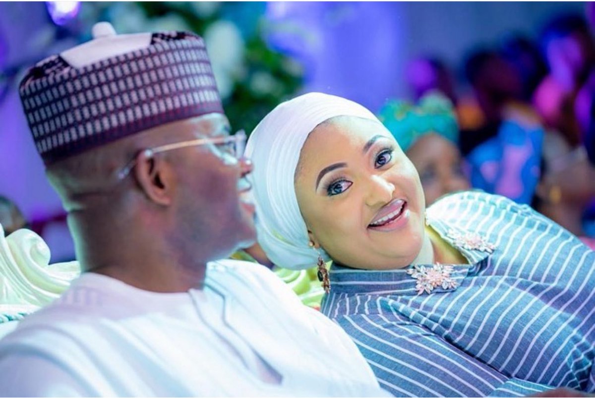TheKayodeBadmus's tweet image. While we are still on the polygamy of our former Presido, I hear former Kogi state governor, 50-year-old Yahaya Bello has married the love of his life, 23-year-old Hiqma as his fourth wife.
Here is wishing them a happy home.
Unfortunately, the former governor who failed to…