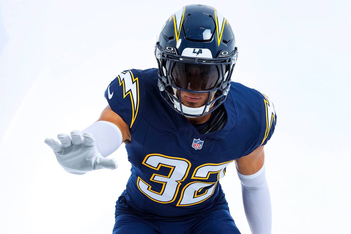 HelmetStalker's tweet image. The Los Angeles Chargers have unveiled their ‘Super Chargers’ alternate uniform
The alternate helmet will feature a navy-blue shell and facemask along with their usual helmet decal in gold/navy/white and the player’s number in white.