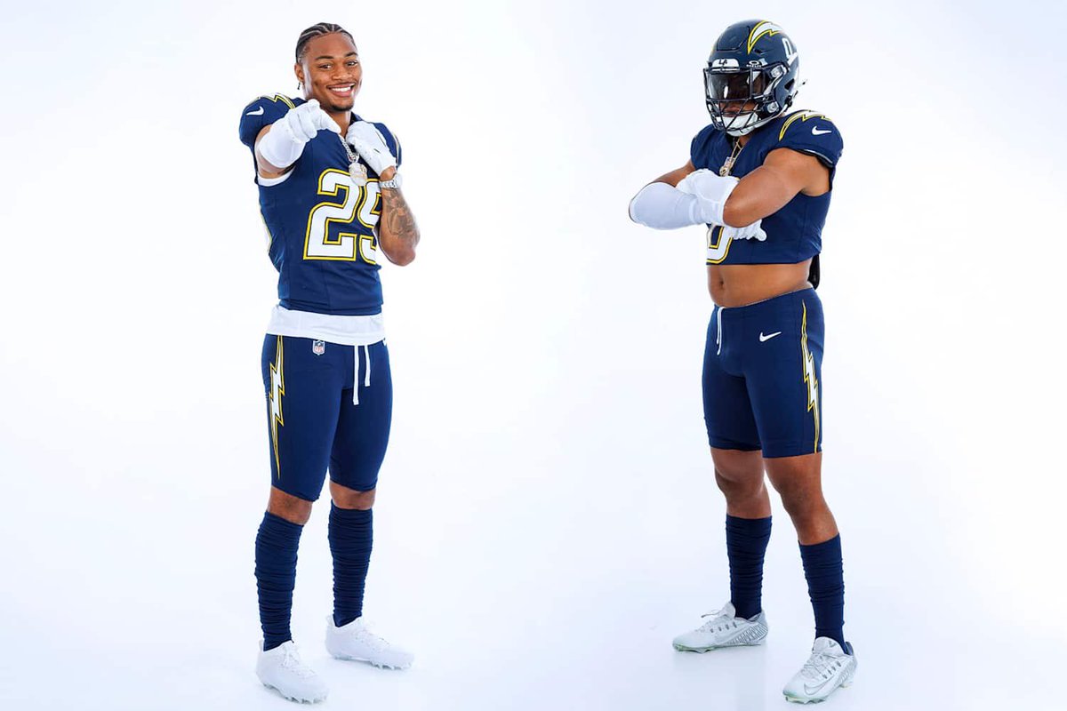 HelmetStalker's tweet image. The Los Angeles Chargers have unveiled their ‘Super Chargers’ alternate uniform
The alternate helmet will feature a navy-blue shell and facemask along with their usual helmet decal in gold/navy/white and the player’s number in white.