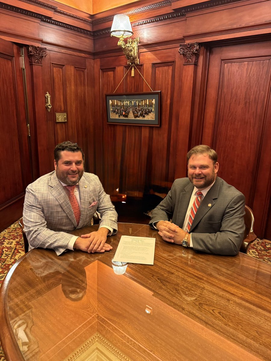 SenRobinsonPA's tweet image. Thrilled to report that my legislation to allow nonprofits to accept electronic payments passed the Senate unanimously! I'm proud to sponsor Senate Bill 416 along with my colleague Sen. Wayne Fontana.
Thank you for the strong bipartisan support!
senatorrobinson.com/2025/07/16/rob…