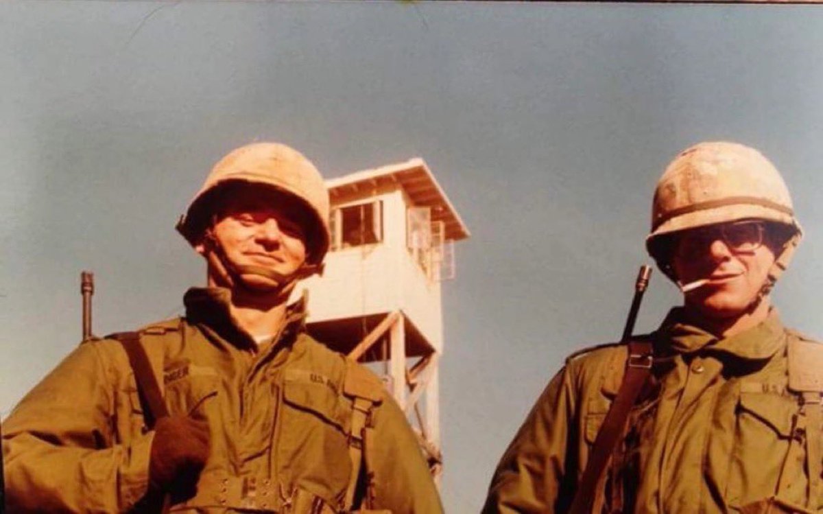 ofComedyHistory's tweet image. Make no mistake, these are two battle-hardened war heroes. The only question is: what war?