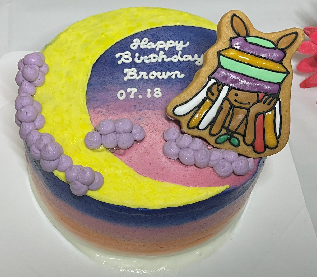 toytoytoybear's tweet image. ブラウンさんのお誕生日ケーキ!!
オーダーして作っていただきました( ˶’ᵕ’˶ )
めちゃすごです…いつかは自分も作れるようになりたいなぁ。
アイシングクッキー食べるのもったいないよーー😭