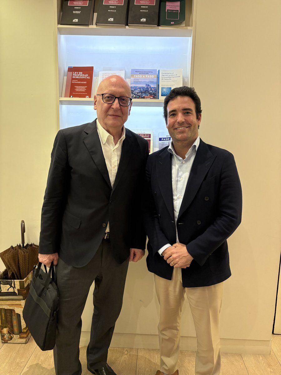 Hoy hemos tenido una visita muy especial en el despacho. El Magistrado del TSJ de Cataluña, Carlos Ramos