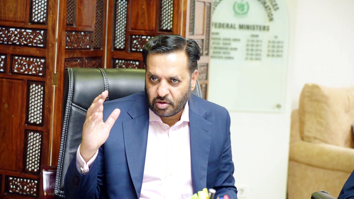 KamalMQM's tweet photo. وفاقی وزیر صحت مصطفیٰ کمال کی زیرِ صدارت “ون ہیلتھ ورک فورس ڈویلپمنٹ اینڈ کوآرڈینیشن” پر اعلیٰ سطحی اجلاس منعقد

وزیرِ صحت نے منصوبے کی سمت کو سراہتے ہوئے کہا:
“یہ منصوبہ میرے وژن سے ہم آہنگ ہے جو پاکستان میں مربوط اور روک تھام پر مبنی صحت کے نظام کا ضامن بنے گا۔

اجلاس میں سیکریٹری صحت، ایڈیشنل سیکریٹری، ڈی جی ٹو منسٹر، اور ہیلتھ سروسز اکیڈمی کے وائس چانسلر پروفیسر ڈاکٹر شہزاد علی خان نے شرکت کی

#MustafaKamal
#MQMPakistan
#HealthMinister
#HealthLeadership
#PreventiveCare
#PublicHealth
#HealthSystemReform
#Pakistan