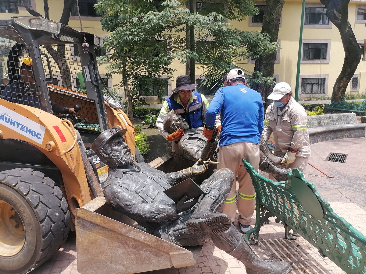 raytep's tweet image. Botan a Che Guevara y Fidel Castro
-No contaban con permisos, dice alcaldesa en Cuauhtémoc
-Los paran de banca en Parque Tabacalera
-Serán embodegados en lo que definen nuevo sitio
-¿Estás a favor o en contra?
#cheguevara #fidelcastro