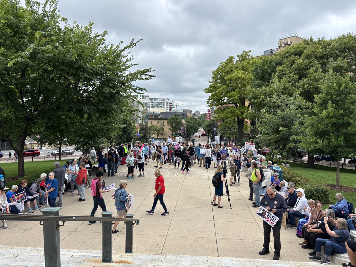 annakleiber03's tweet image. Protesters have begun to trickle in for today’s “Good Trouble” demonstration at the Wisconsin State Capitol.
Organizers are anticipating 300-400 attendees. More TK via @journalsentinel