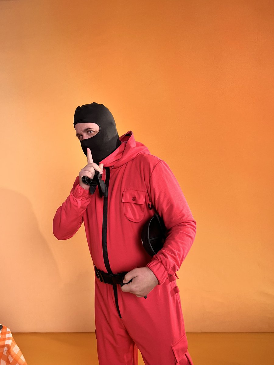 TJFixman's tweet image. My wife made a commercial for @netflix and asked me to be in it. Shhhh don’t tell anyone.