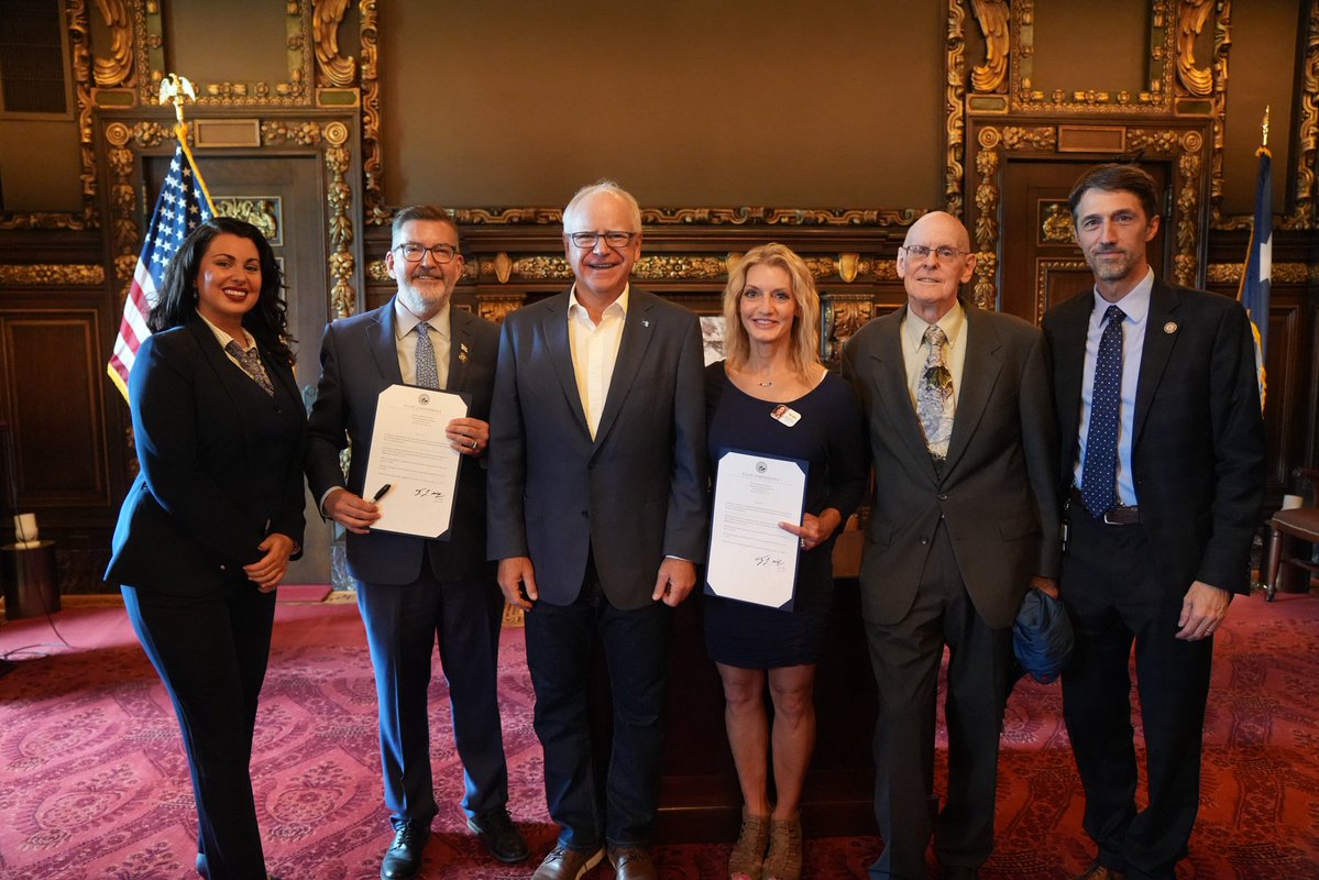 JuliaEColeman's tweet image. Yesterday the Governor signed a bill to fund permanent suicide‑prevention barriers on the Washington Avenue Bridge at the University of Minnesota.
I graduated from the U of M and I’ve walked that bridge many times. It’s heartbreaking that 3-5 lives are lost there every year.…