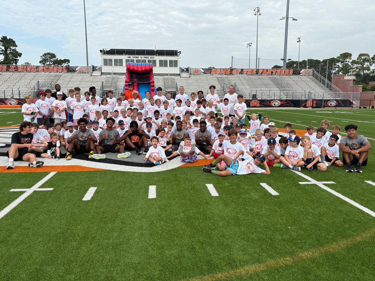 sstephens21's tweet image. Thanks to all the #FUTUREPANTHERS for coming out to The St Pius X Football Camp! We had a blast and look forward to next year @SPXPanthers #RECRUITPANTHERS #BeChristLike 🙏🏾 #ATTACKtheDAY 🦈 #HandleAdversity💪🏿 #SWAG 📷