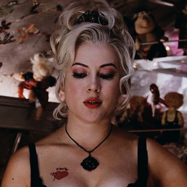 JenTillysBitch's tweet image. Happy National Tattoo Day! @JenniferTilly ๐