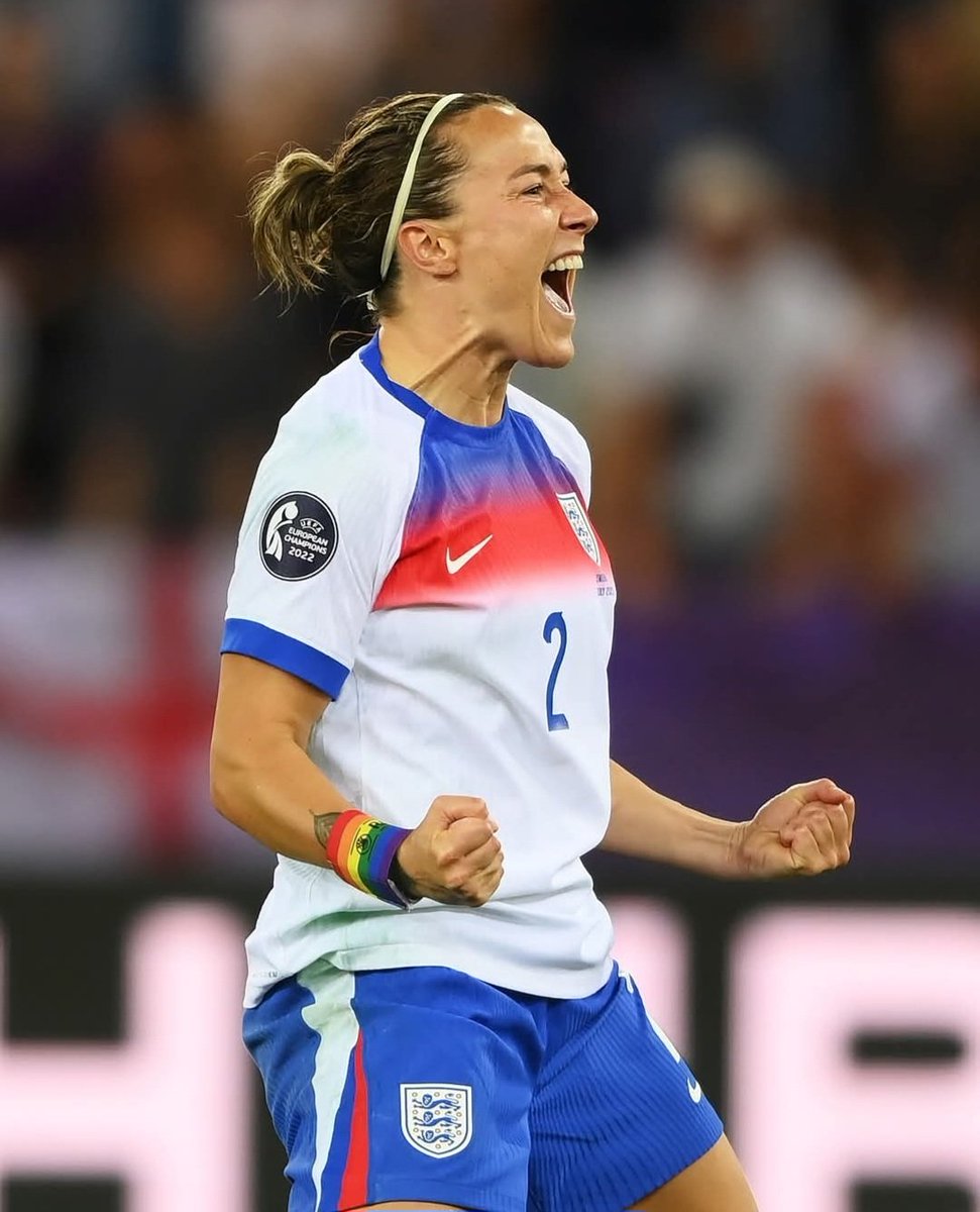 carolyncursive's tweet image. Utter legend!! #Lionesses #EngvSweden